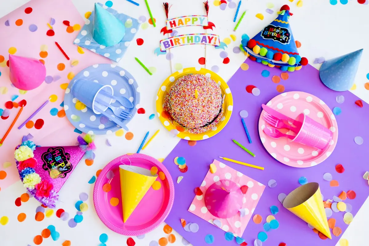 Detalles de una mesa de postres