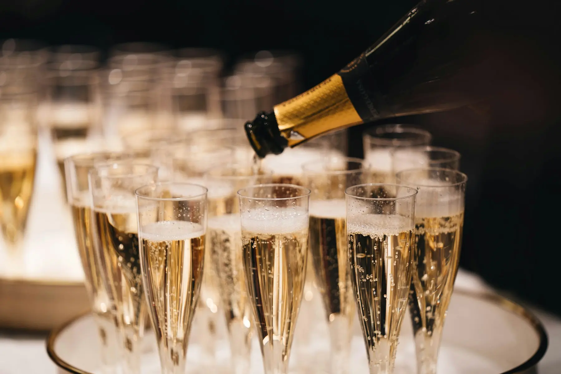 Invitación y detalles de una celebración