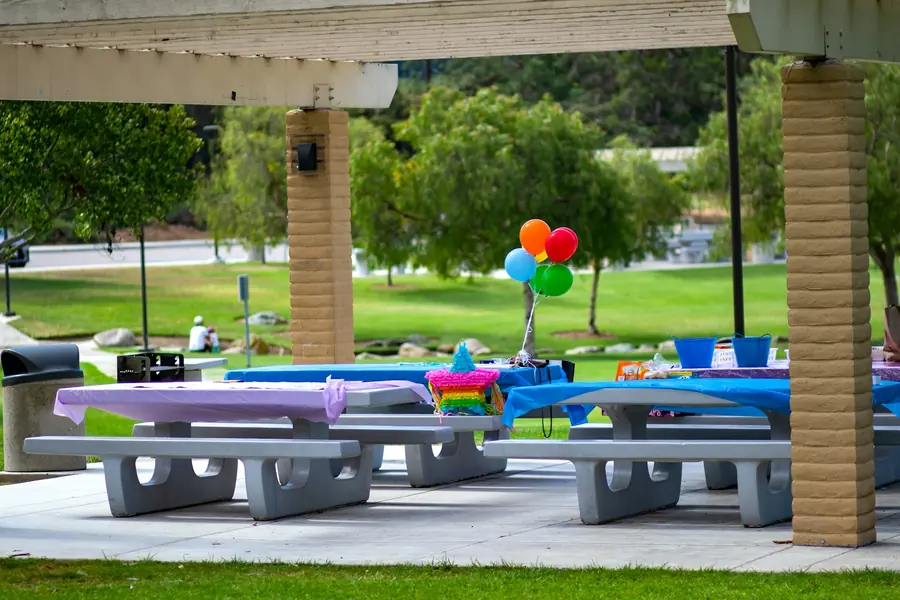 Montaje de una celebración al aire libre